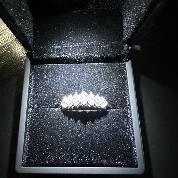 Elegant ring 14 karat white gold with a half a carrot of Clean White
Diamonds - Picture 1 of 2